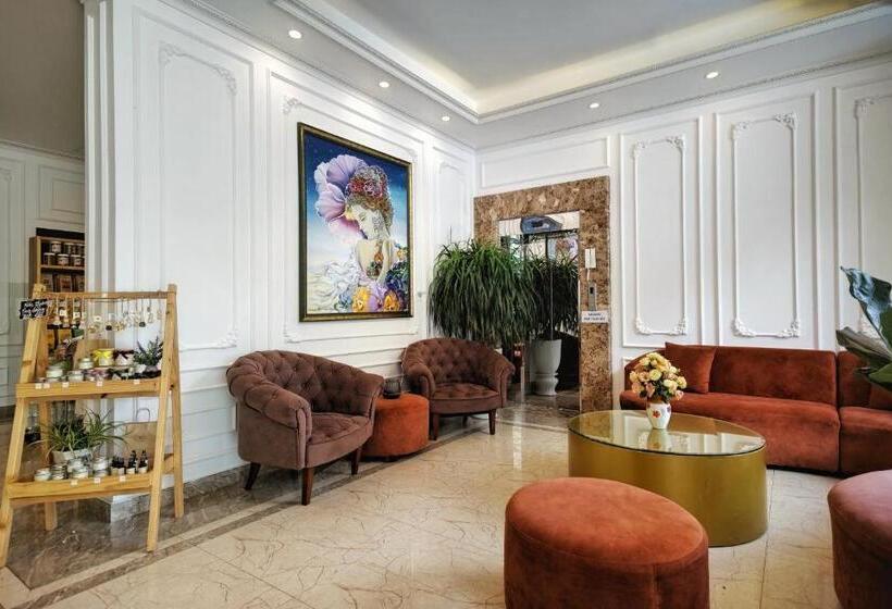 La Pense E Hotel   Dalat