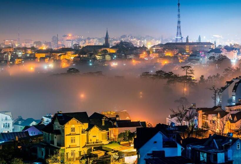 La Pense E Hotel   Dalat
