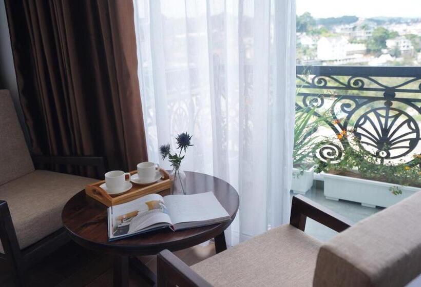 La Pense E Hotel   Dalat