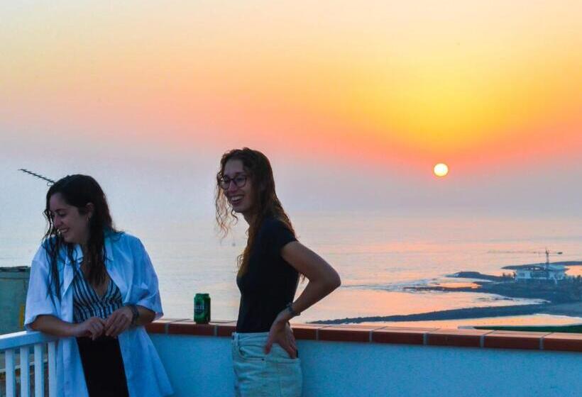 Пансион Banana Surf House