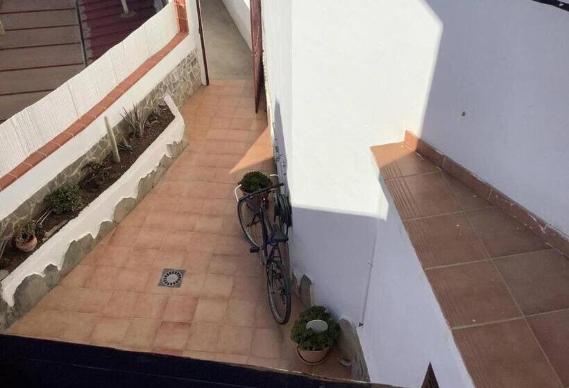 Пансион Banana Surf House