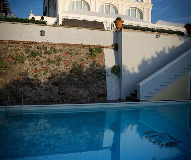 Grand Hotel Villa Parisi