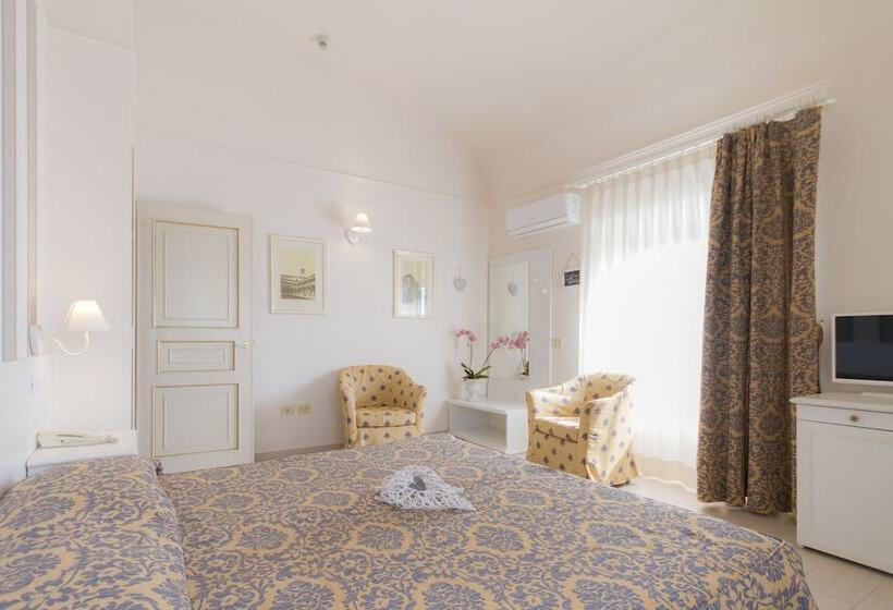 Grand Hotel Villa Parisi