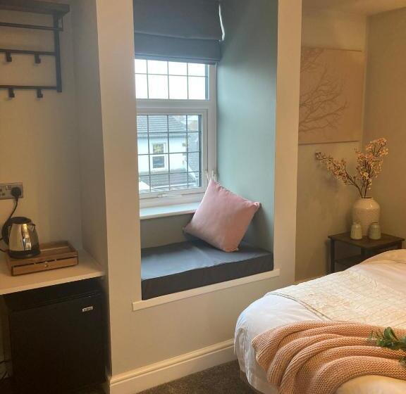 هتل Abbey Court Guest House