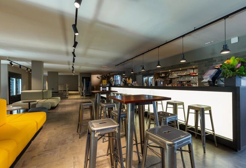 旅馆 a&o Dusseldorf Hauptbahnhof