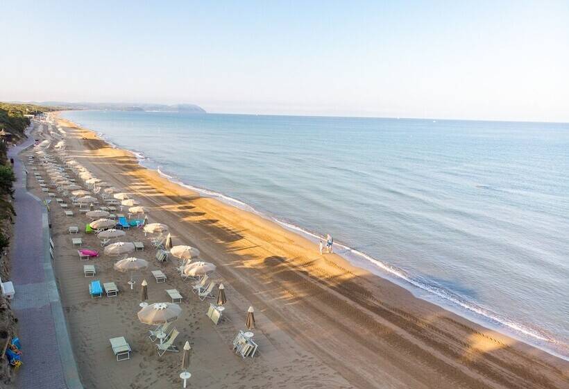 ホテル Riva Degli Etruschi