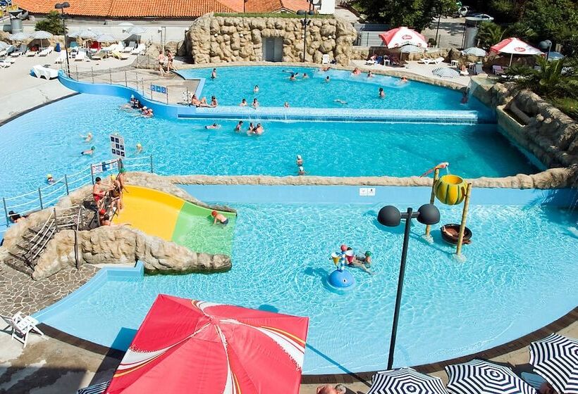 هتل Aquapark Zusterna