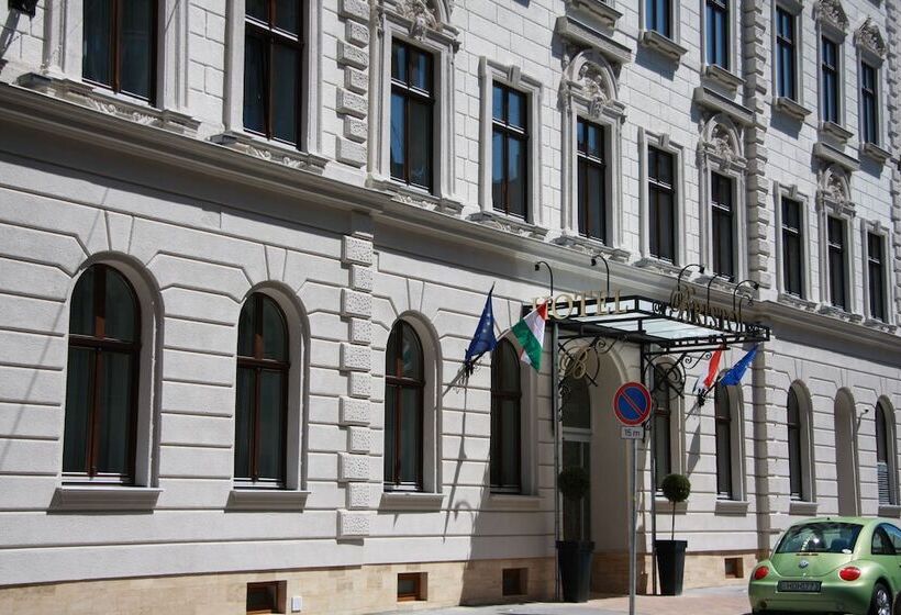 בית מלון כפרי Bristol  Budapest