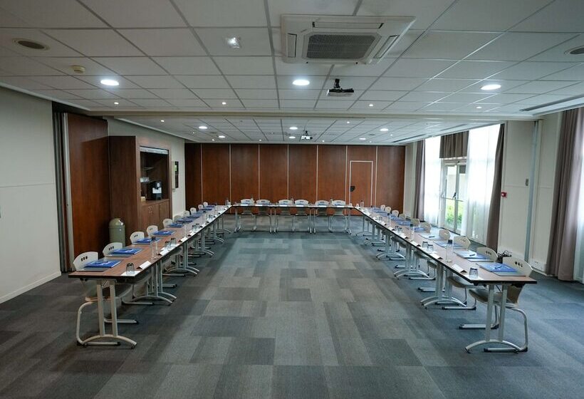 Отель Campanile Paris Cdg Airport Villepinte