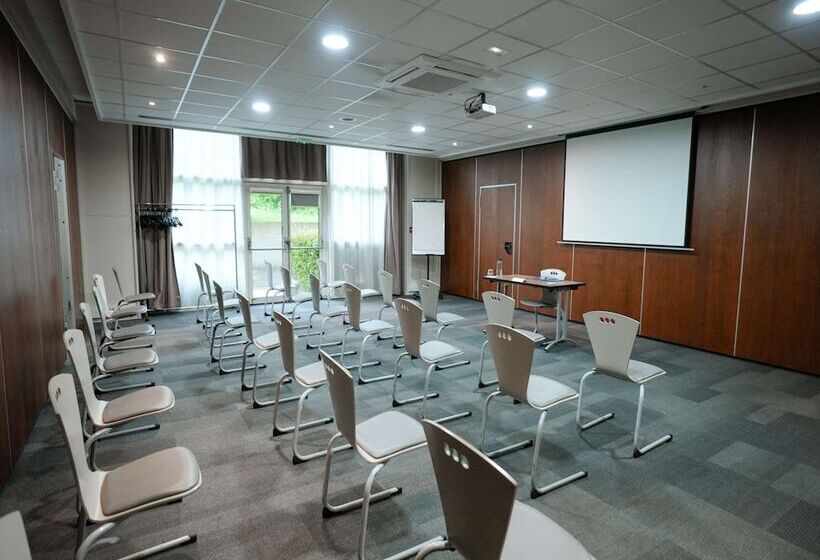 Отель Campanile Paris Cdg Airport Villepinte