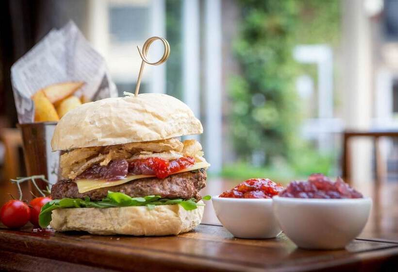 Clayton Hotel Dublin Airport