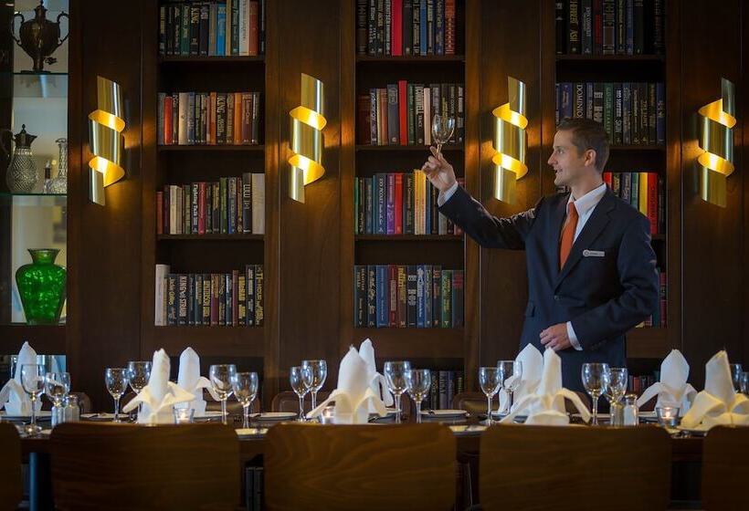 Clayton Hotel Dublin Airport