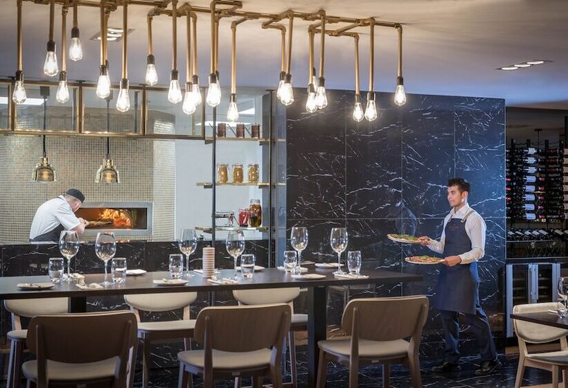 Clayton Hotel Dublin Airport