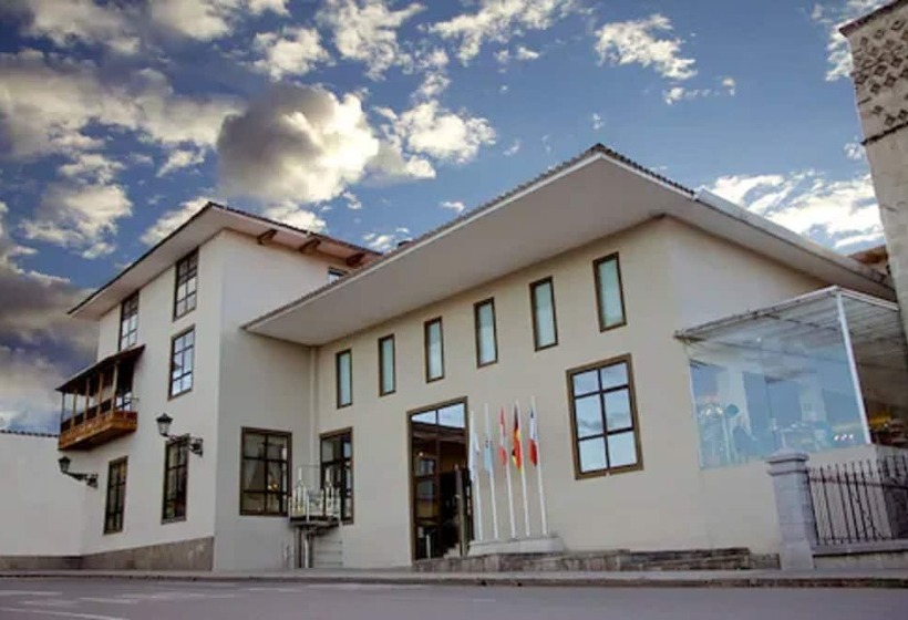 هتل Costa Del Sol Wyndham Cajamarca