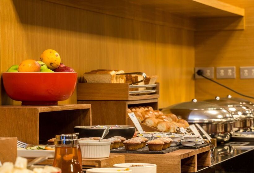 هتل Costa Del Sol Wyndham Tumbes