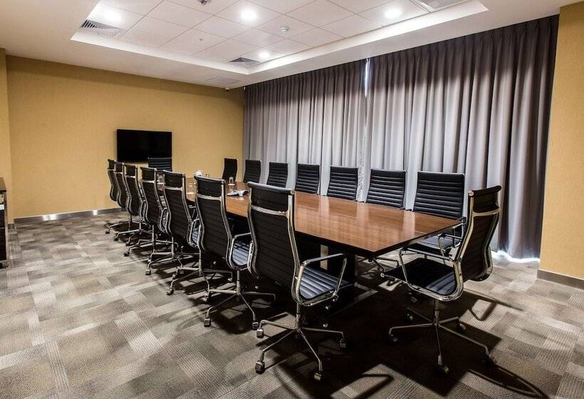 هتل Costa Del Sol Wyndham Tumbes