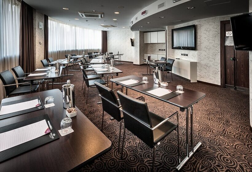 هتل Crowne Plaza Milan City, An Ihg