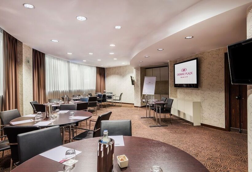 هتل Crowne Plaza Milan City, An Ihg
