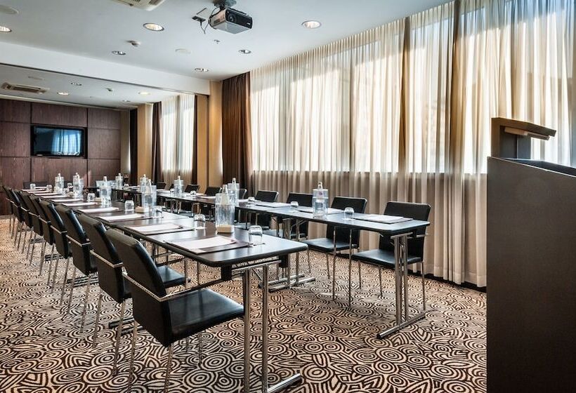 هتل Crowne Plaza Milan City, An Ihg