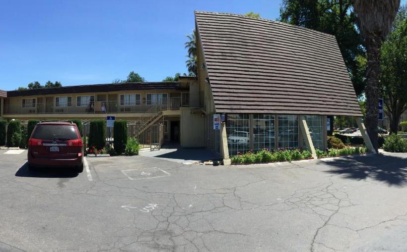 酒店 Discovery Inn