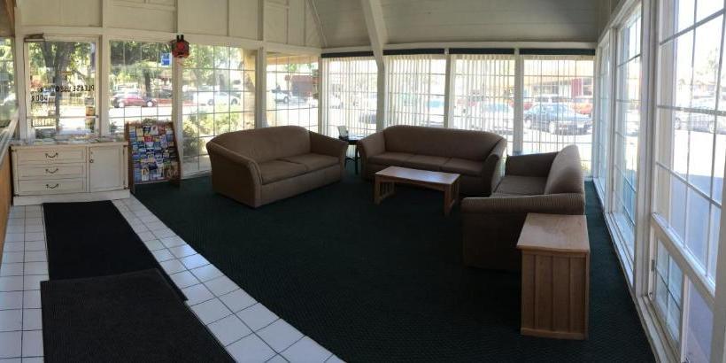 酒店 Discovery Inn