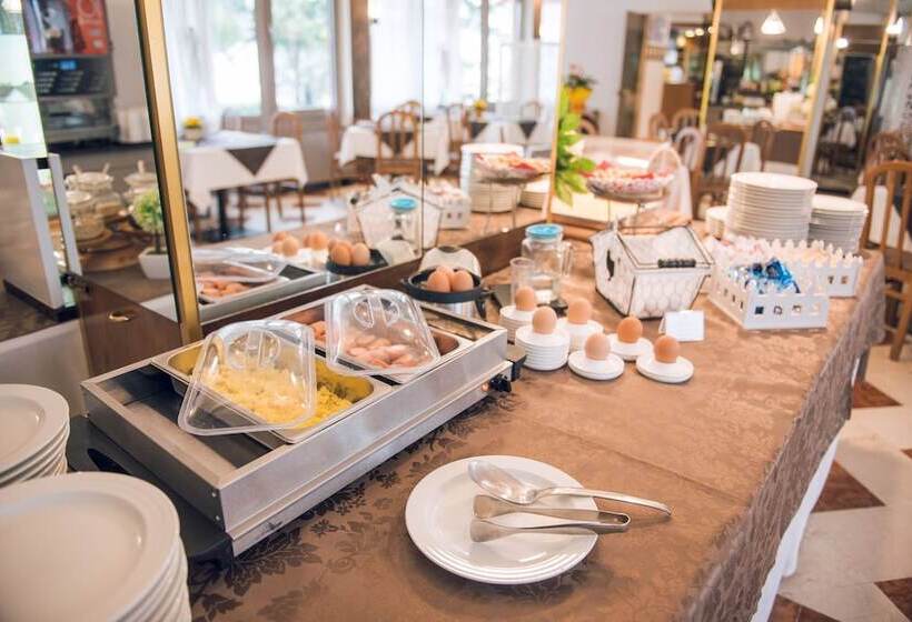 ホテル Everest Arco