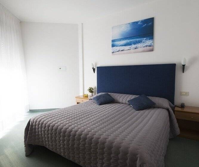 ホテル Everest Arco