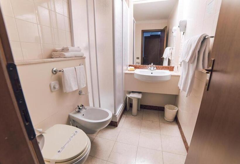 ホテル Everest Arco