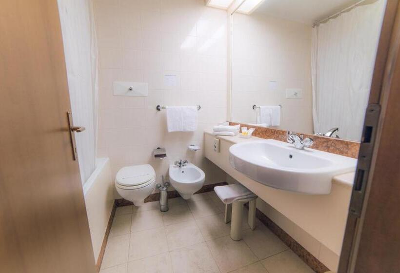 ホテル Everest Arco