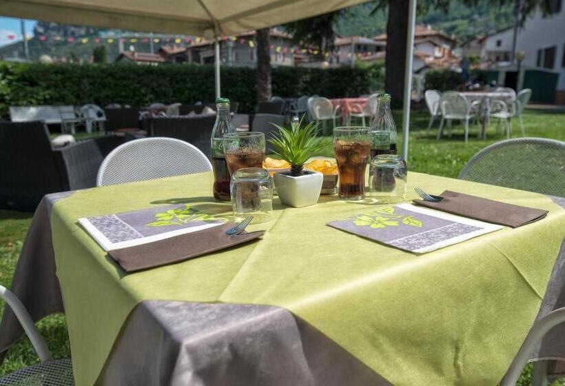 ホテル Everest Arco