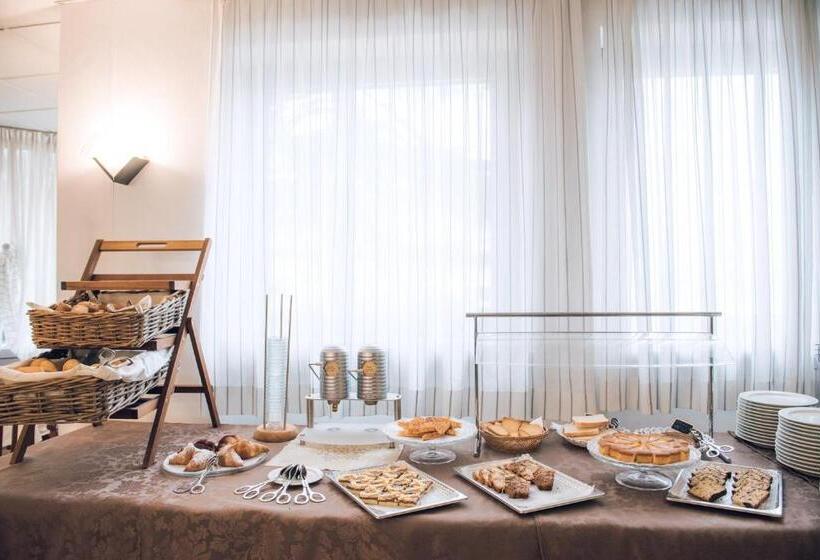 ホテル Everest Arco