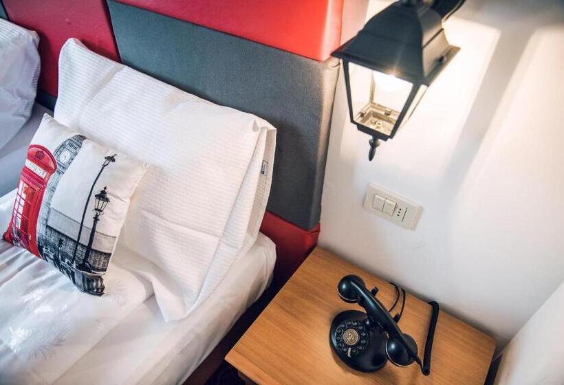 ホテル Everest Arco