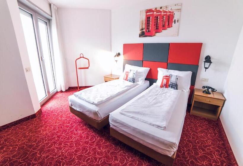 ホテル Everest Arco