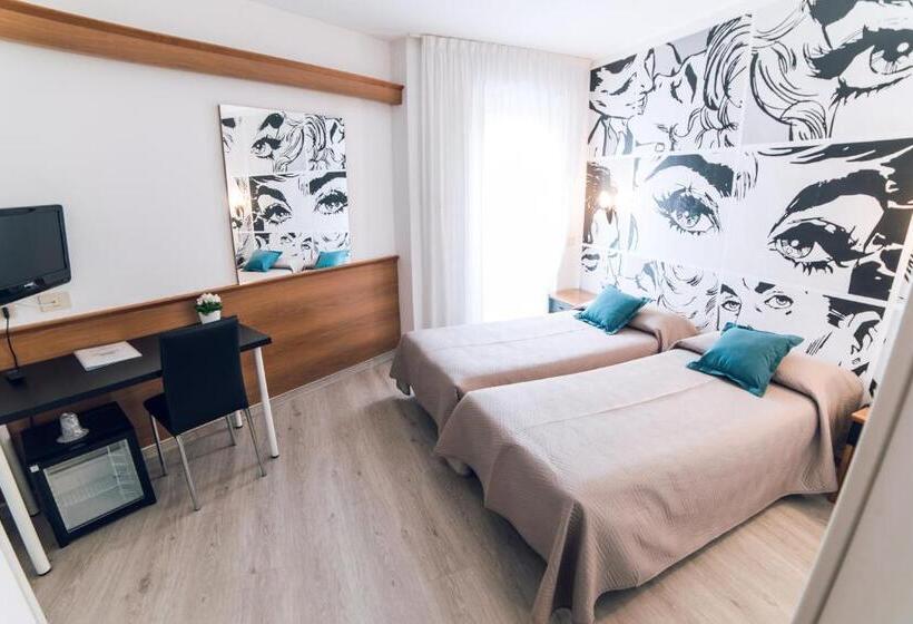 ホテル Everest Arco