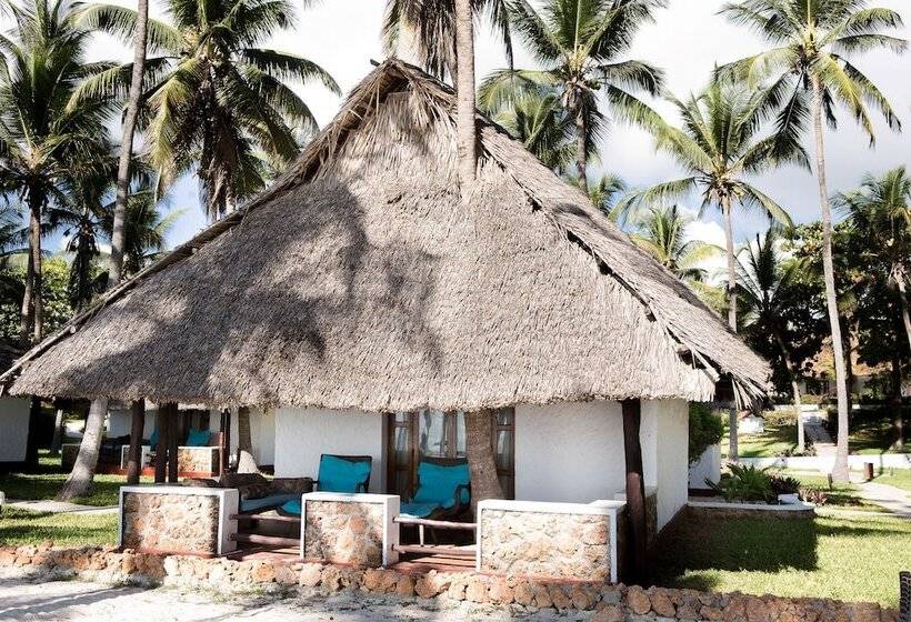 فندق Karafuu Beach Resort & Spa