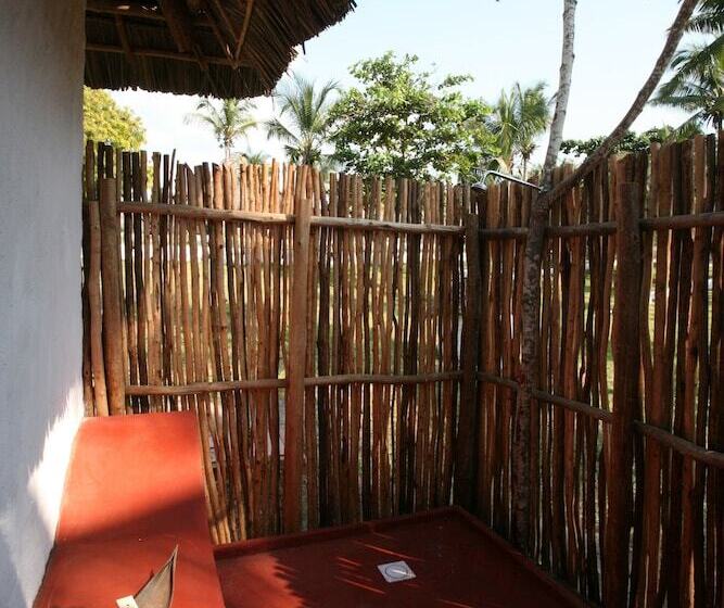 فندق Karafuu Beach Resort & Spa