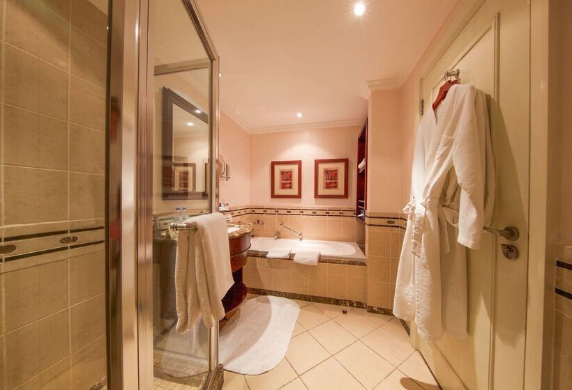 בית מלון כפרי Kigali Serena