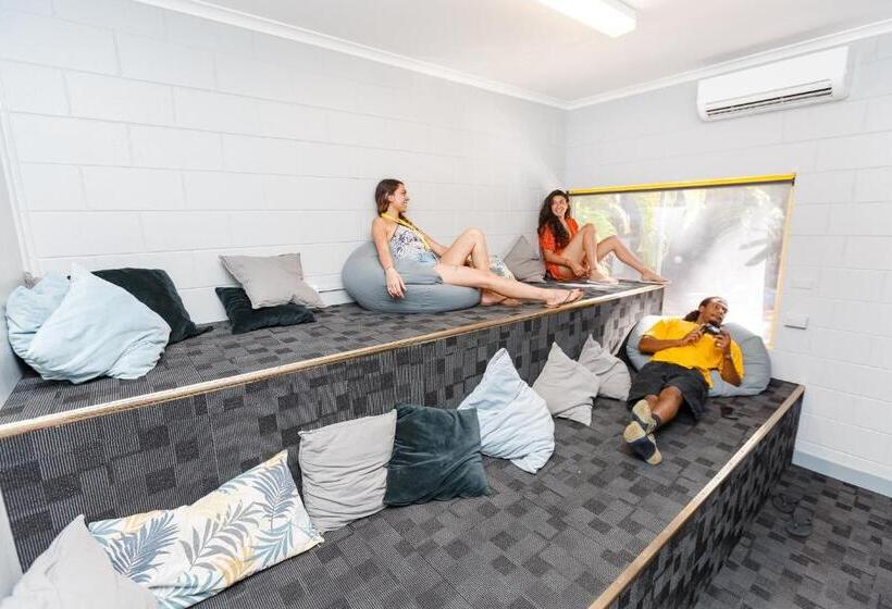 فندق Mad Monkey Village