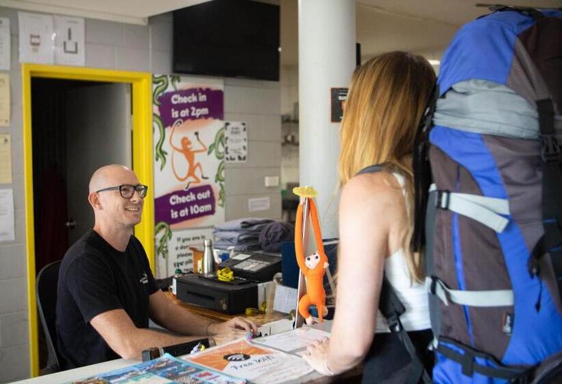 هتل Mad Monkey Village