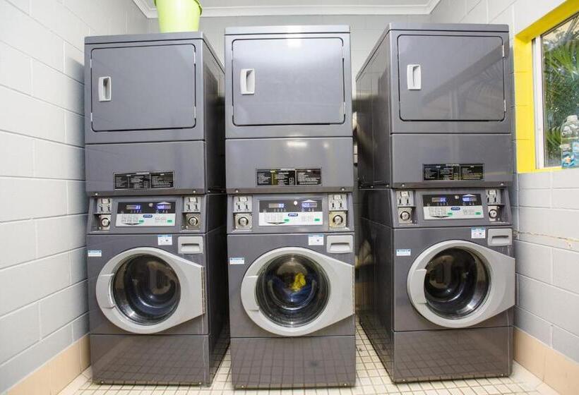 فندق Mad Monkey Village