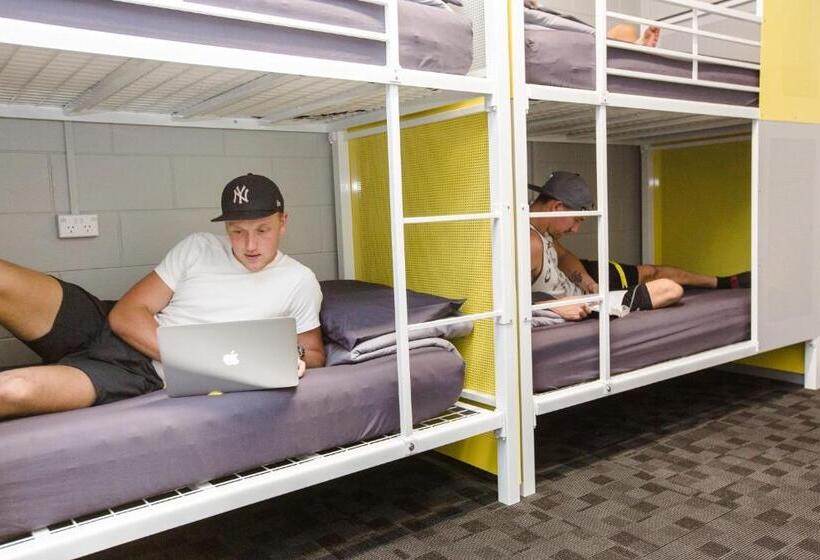 هتل Mad Monkey Village