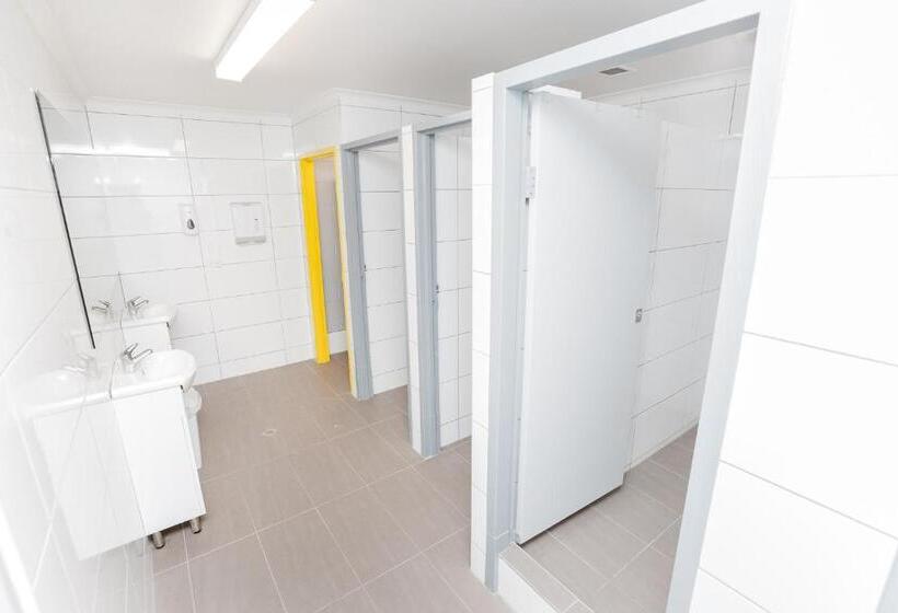 هتل Mad Monkey Village