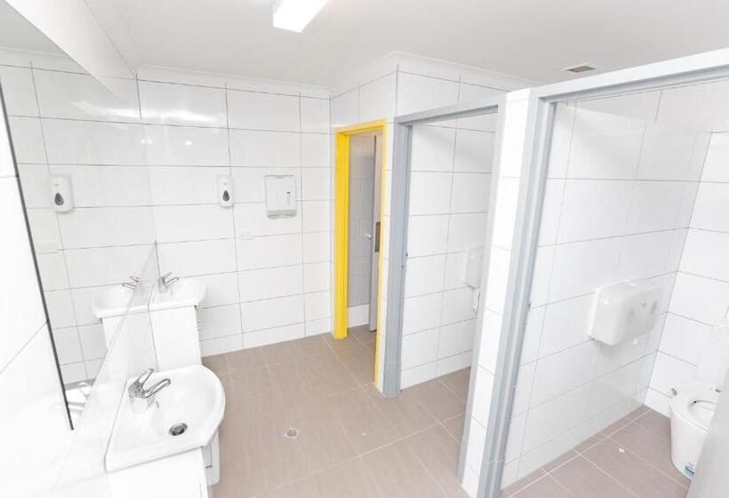 هتل Mad Monkey Village