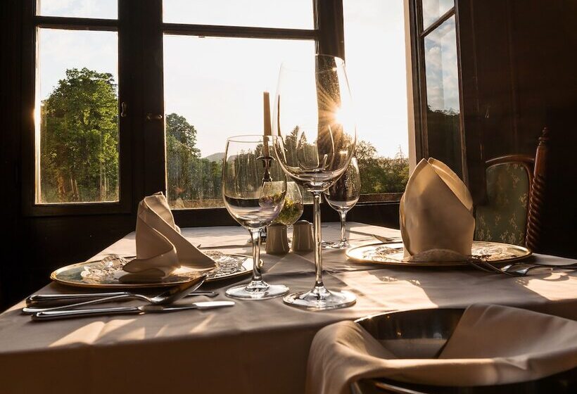 هتل Mokrice Castle Estate