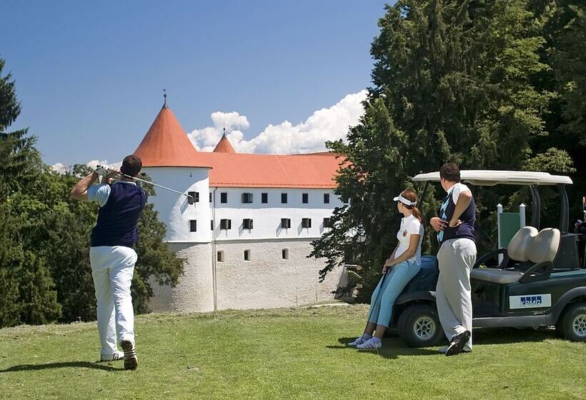 هتل Mokrice Castle Estate