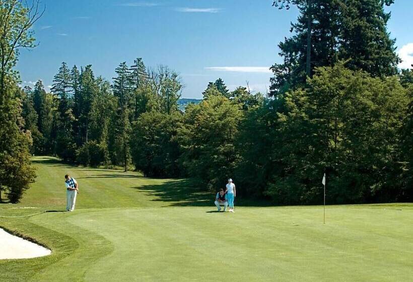 هتل Mokrice Castle Estate