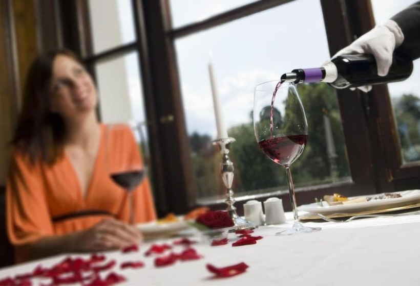 هتل Mokrice Castle Estate