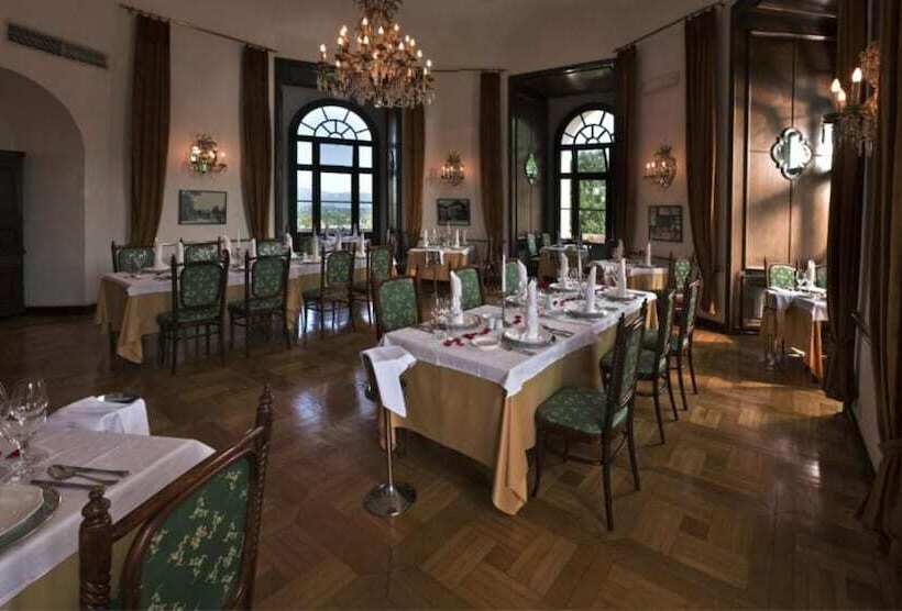 هتل Mokrice Castle Estate