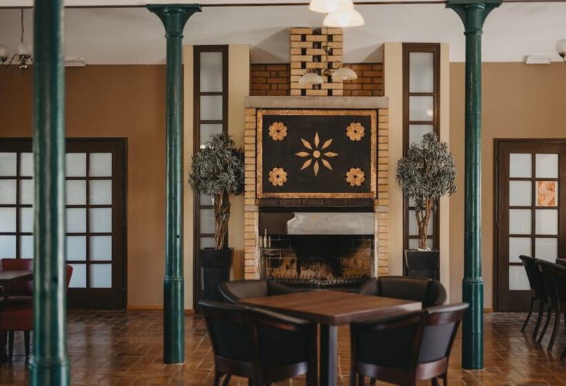 هتل Mokrice Castle Estate