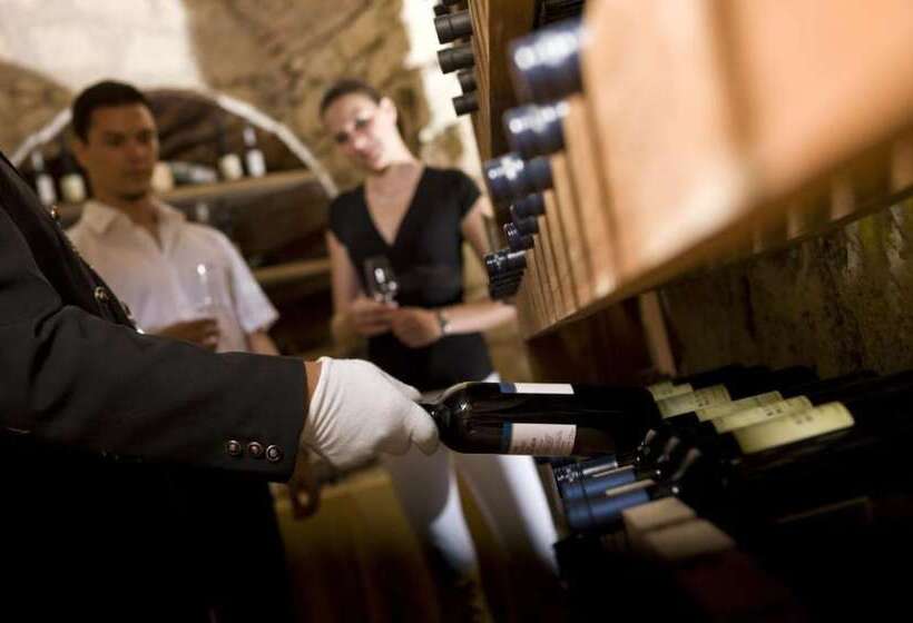 هتل Mokrice Castle Estate